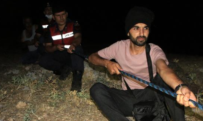 Elazığ’da Uçurumun Eşiğinde Kalan Kadın İçin Film Sahnelerini Aratmayan Bir Operasyon Düzenlendi