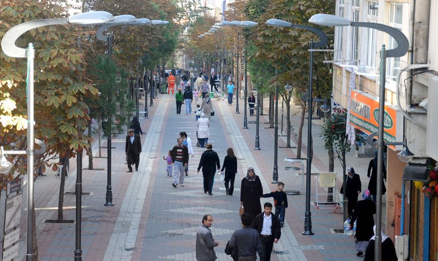 Bağcılar’da kaçak cinsel içerikli ürünler üretilen depoya baskın