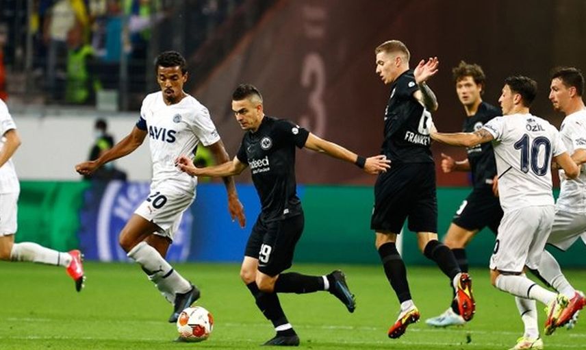 Eintracht Frankfurt - Fenerbahçe Maçında, Osayi Samuel'e Yapılan Faul Sonrası Gerilim Yükseldi!