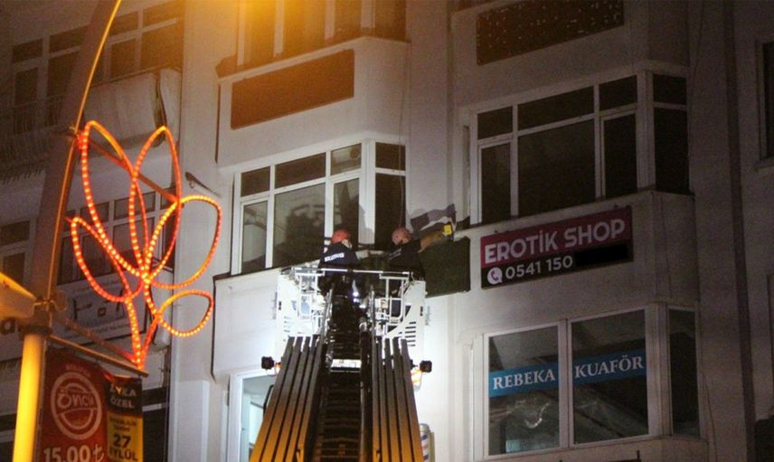 Bolu’da erotik shop tabelası dikkat çekti