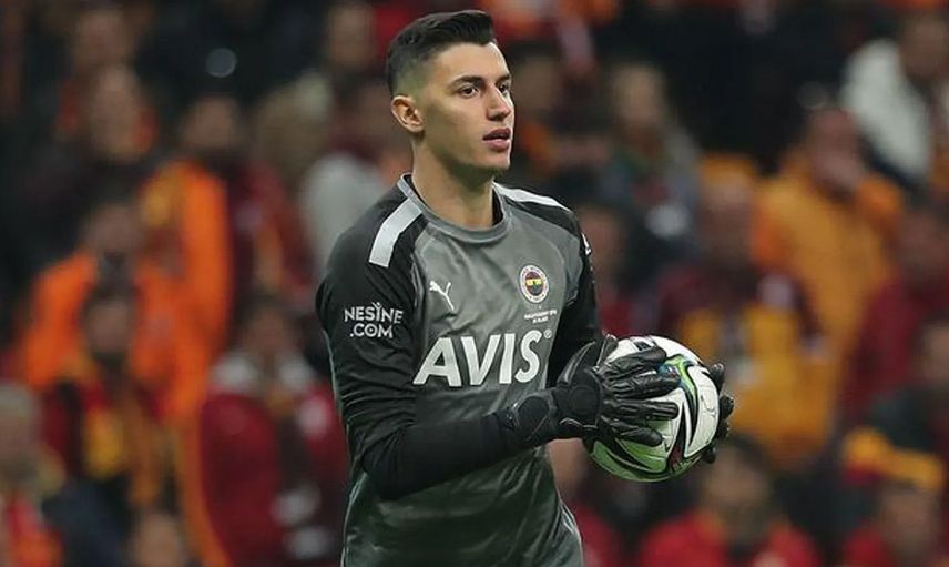 İtalyan devi Roma Fenerbahçeli Berke Özer'i transfer ediyor!