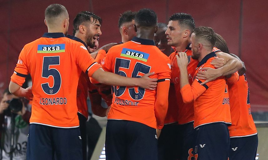 Emre Belözoğlu Başakşehir'de Sergilediği Performansla Fenerbahçe'yi Pişman Etti!