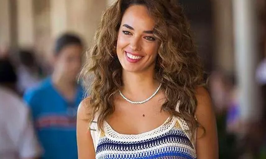Ünlü oyuncu Seda Bakan’dan dikkat çeken pozlar: Tesettüre mi girdi?
