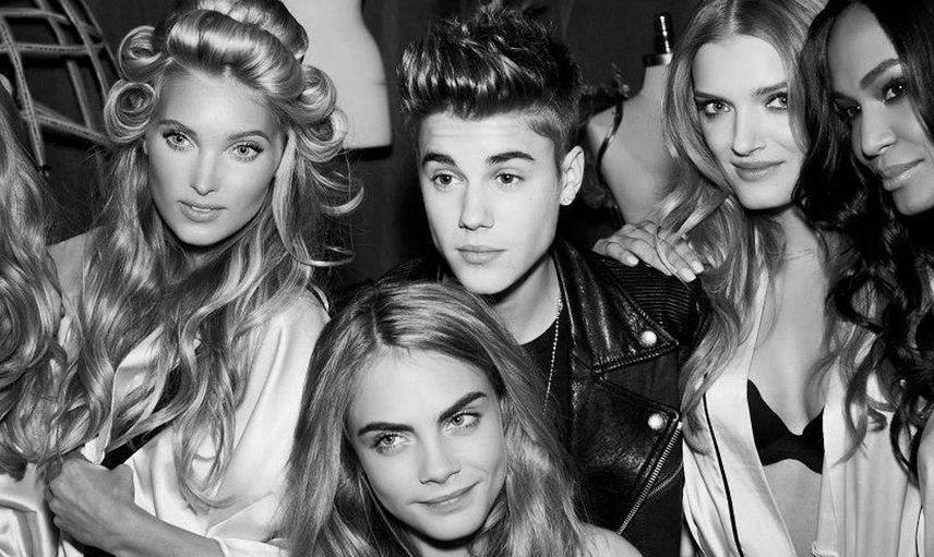 Victoria's Secret Mankeni Cara Delevingne Cinsel Organını Satışa Çıkardı