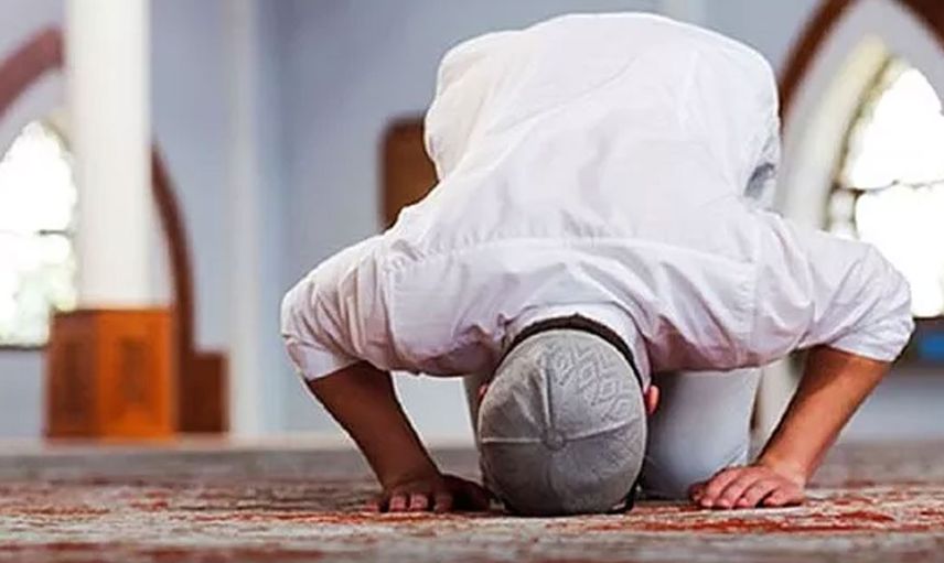 'Eşim namaz kılmıyor ne yapmalıyım' diye sordu. Hocanın adama verdiği cevap herkesi şoke etti