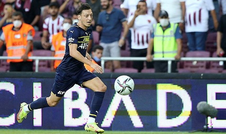 Fenerbahçe'de Mesut Özil İle Vitor Pereira Arasında Gerilim Yükseldi!
