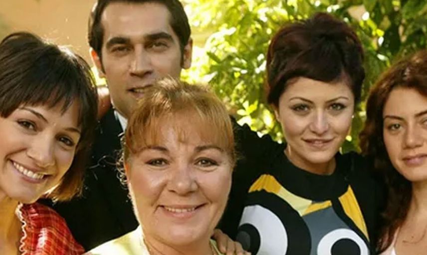 Yaprak Dökümü’nün usta oyuncusu Bedia Ener yıllar sonra itiraf etti: Fahriye Evcen ve Gökçe Bahadır küslüğünün gerçek yüzü ortaya çıktı
