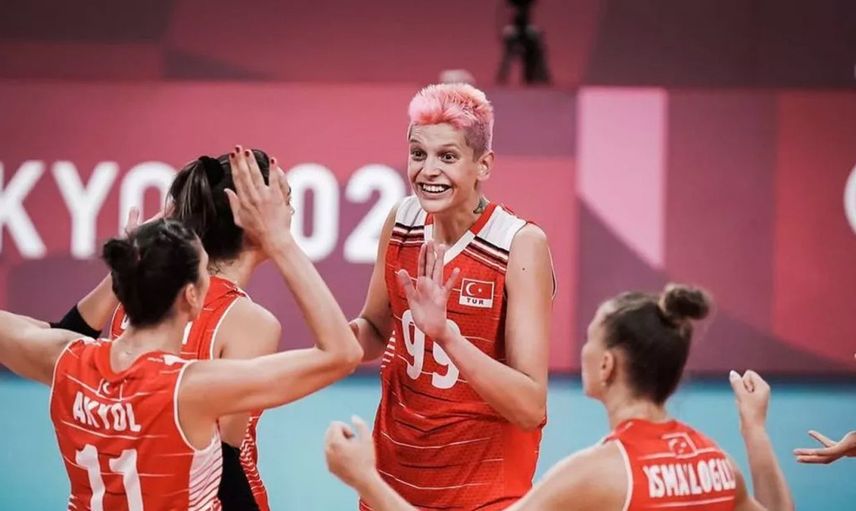 Voleybolcu Ebrar Karakurt'un Sevgilisiyle Birlikte Paylaştığı Olay Yaratacak Pozları