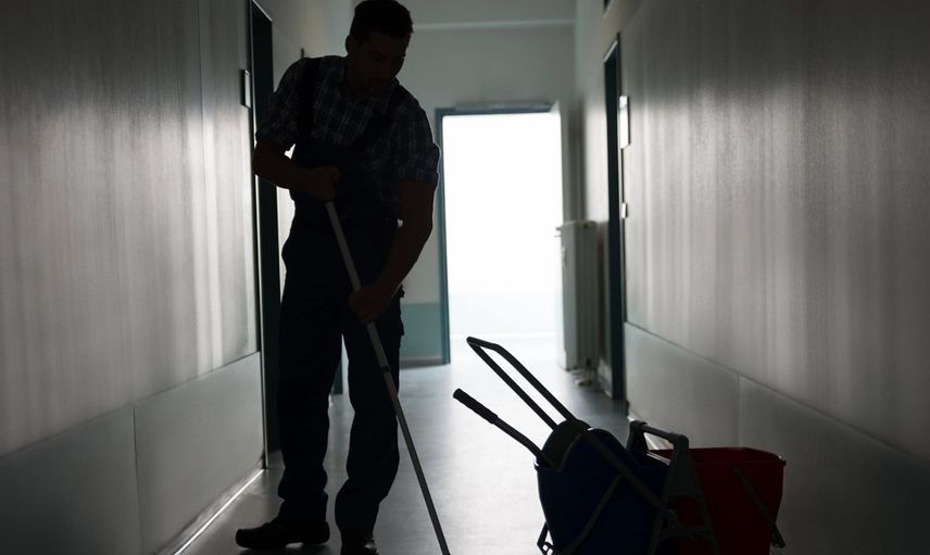 Orta okulda iğrenç olay! Temizlik görevlisi 14 yaşındaki kız çocuğunu taciz etti