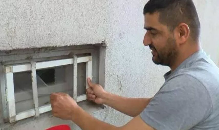 Artık duş alırken bile rahat yok! Öfkeli eş banyo yapan kadını gizli gizli izleyen tacizciyi öldüresiye dövdü
