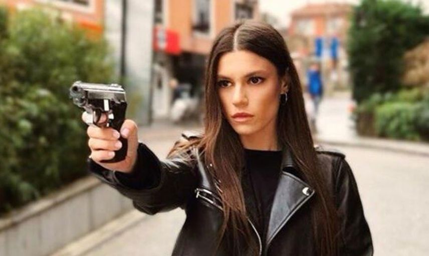 Arka Sokaklar'ın Zeliş'i Yüsra Geyik sütyensiz paylaşım yaptı görenler gözlerine inanamadı! 'Hüsnü Çoban görmesin!'