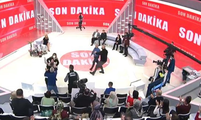 Müge Anlı'da Polisler Stüdyoya Geldi
