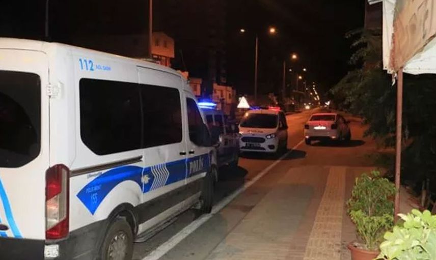 Gaziantep'te Evinin Damında Çay İçen Adam Saçmaların Hedefi Oldu