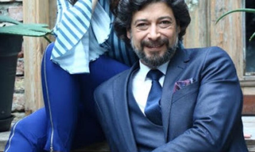 Deniz Uğur Kimdir? 