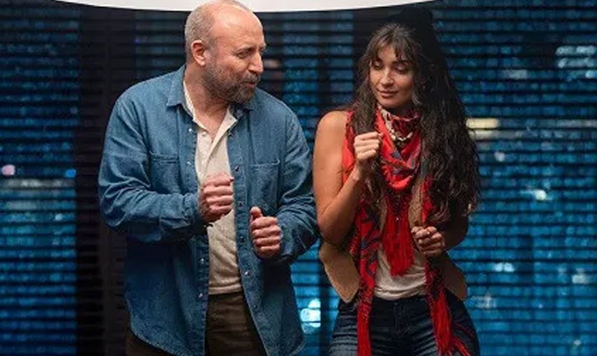 Bergüzar Korel eşi Halit Ergenç'in cesur sahnelerine yorum yaptı: Kıskançlık söz konusu...