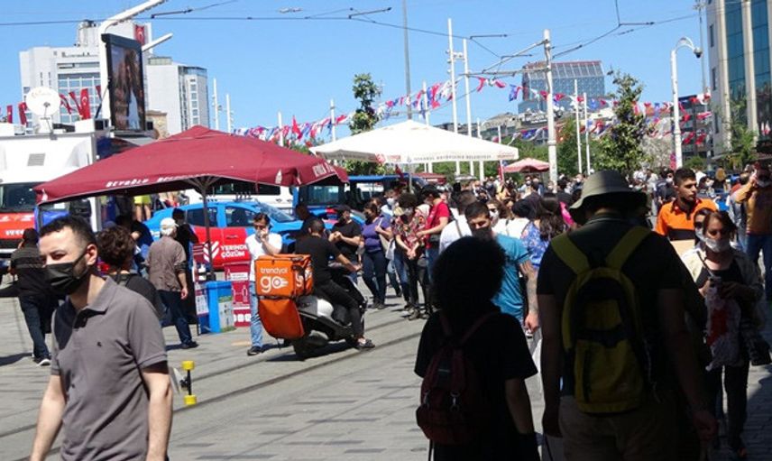 Taksim’de Korkutan Kalabalık!