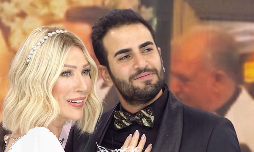Seda Sayan ve Çağlar Ökten üstsüz poz verdi! Yeni evli çiftin fotoğrafındaki o detay herkesin kafasını karıştırdı