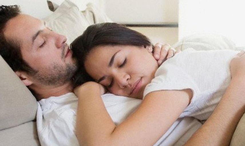 Erkek arkadaşının kendisini aldattığını uyurken öğrendi
