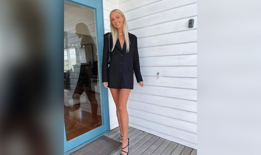 Giydiği kıyafetler müstehcen bulunduğu için işten kovuldu! Ardından öyle bir fotoğraf paylaştı ki servet kazanıyor