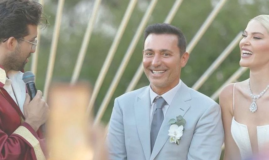 Mustafa Sandal sahte karın kaslarıyla genç karısına şov yaptı! Görüntüler sosyal medyada dalga konusu oldu