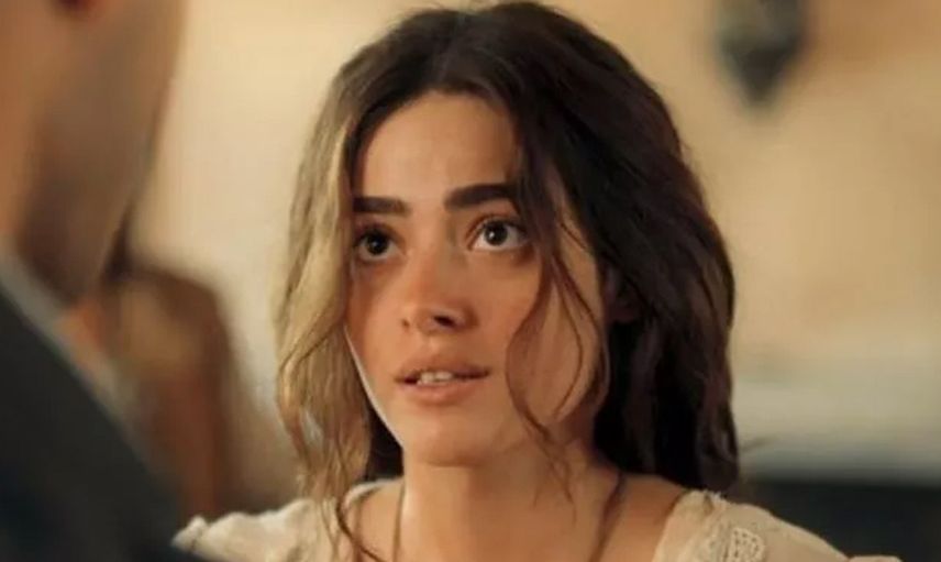 Aziz dizisinin yıldızı Efnan verdiği cesur pozlarla ağızları açık bıraktı! Simay Barlas'ın cüretkar pozları sosyal medyada gündem oldu