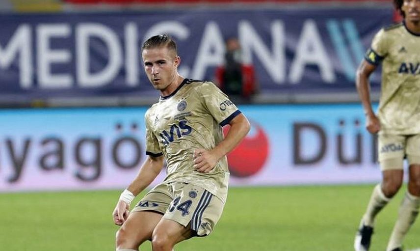 Dimitrios Pelkas'ın, Kadın Gazetecinin Yanında İdrarını Yaptığı Görüntüler Gündem Oldu!