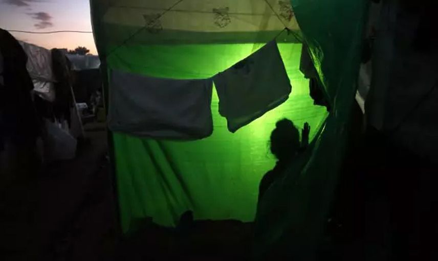 Filistinliler çadırlarda soğuk havayla mücadele ediyor: İşte o yürek yakan görüntüler...