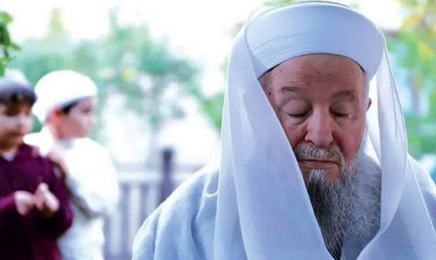 Eşinin yanına gömüldü