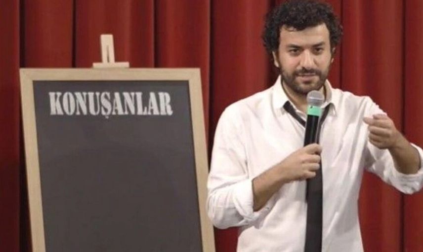 Hasan Can Kaya konuğuna öyle bir şey söyledi ki ortalık yıkıldı! Dekoltesini görünce dayanamadı… Seni ve silikonlarını sahneye alalım!