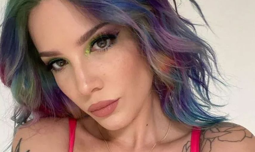 Alev Aydın’la evli olan şarkıcı Halsey’in iç çamaşırlı pozları beğeni rekoru kırdı
