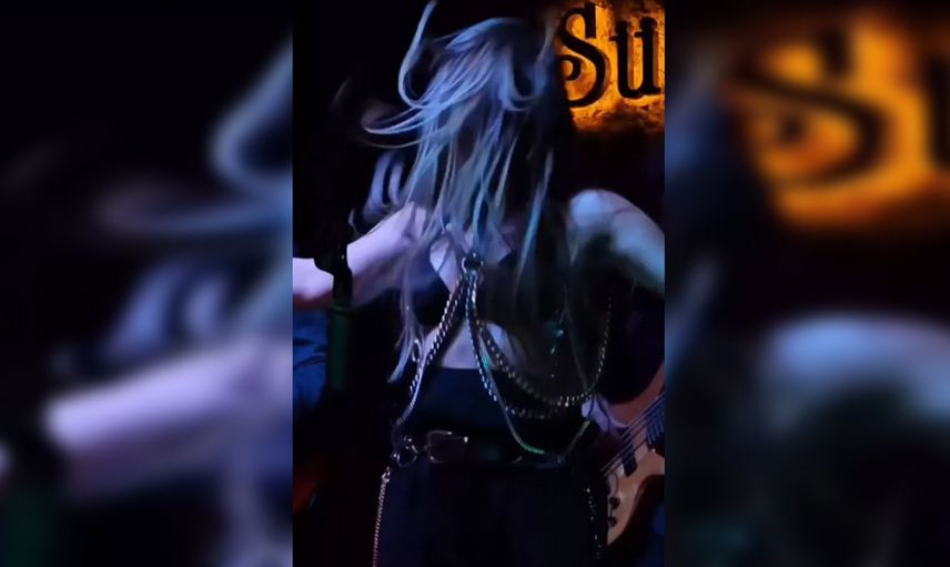 Yüzüne sperm sürdüğünü itiraf etmişti: Selen Görgüzel'in çılgın dansı alay konusu oldu!