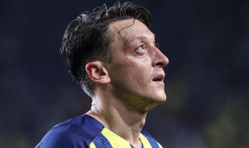 Fenerbahçe'de Mesut Özil Endişesi Yaşanıyor!