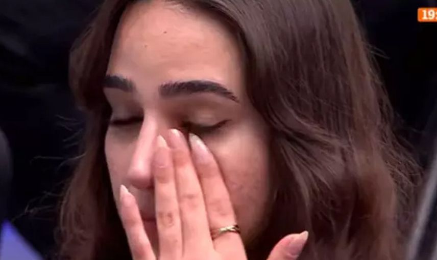Nihat Hatipoğlu canlı yayında sinirlerine hakim olamadı: Genç kadın gözyaşlarına boğuldu!