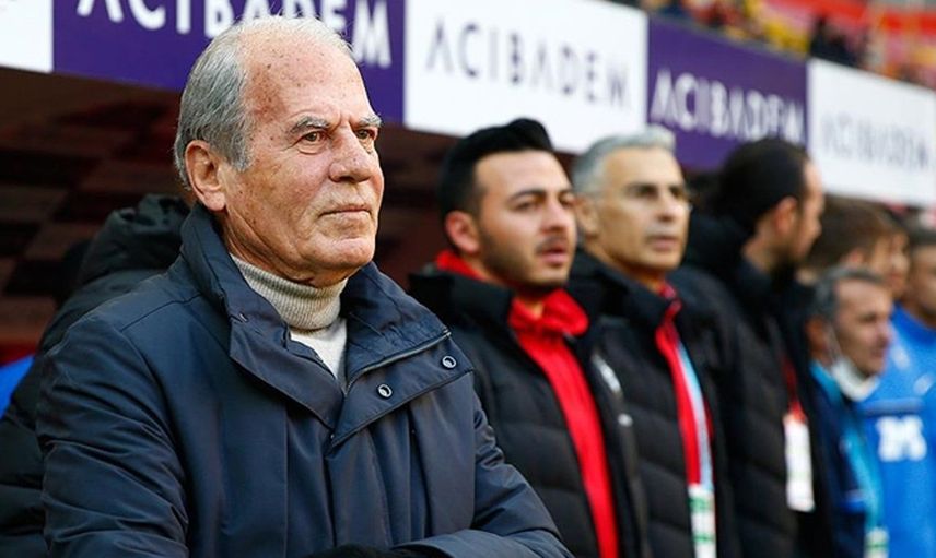 Çaykur Rizespor'da Takımın Başına Mustafa Denizli'nin Geçmesi Gündemde!