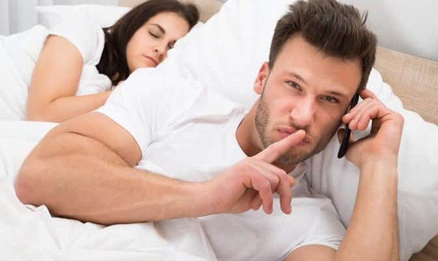 Erkekler dikkat! Eşinizin sizi aldatıp aldatmadığını bu yöntemle öğrenebilirsiniz