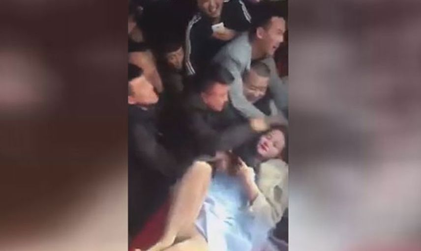 Tacize uğradı