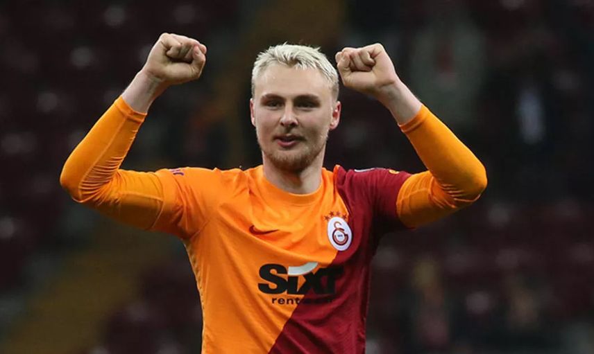 Galatasaraylı Victor Nelsson bu sezonu kötü geçirmelerinin nedeninin Domenec Torrent değil futbolcular olduğunu söyleyerek hocasını savundu