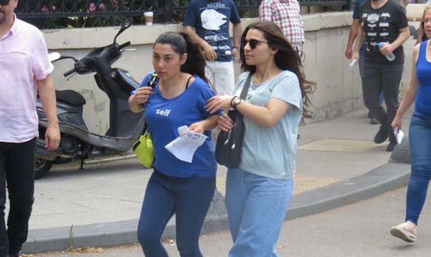 Değişmeyen Manzara: Sınava Geç Kalan Öğrenciler