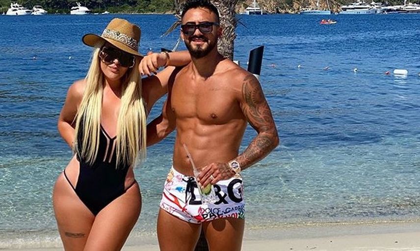 Selin Ciğerci paylaşımlarına hız kesmeden devam ediyor: Mini şortuyla kamera karşısına geçti takipçileri beğeni yağmuruna tuttu