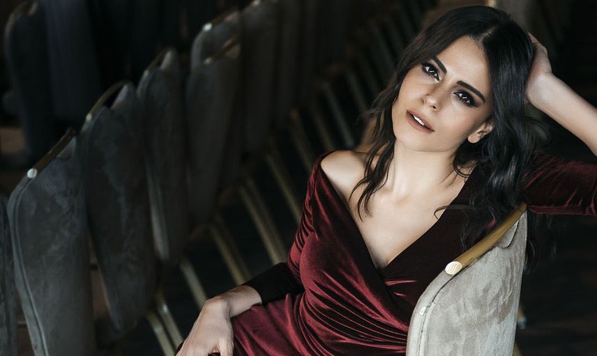 Simge Sağın hayranlarını korkuttu: Sahnede fenalaşınca apar topar hastaneye kaldırıldı