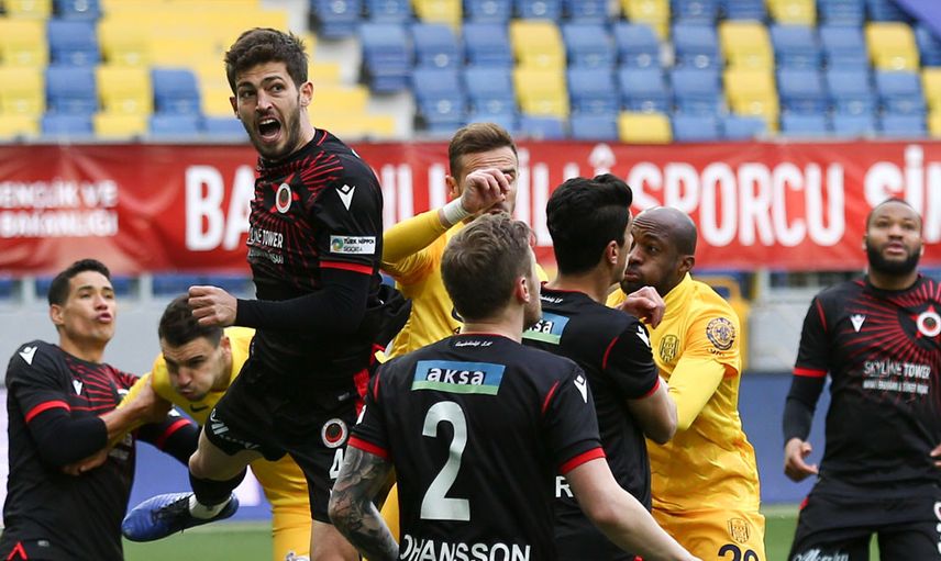 Beşiktaş ve Fenerbahçe Arda Kızıldağ'ı Kadrosuna Katmak İstiyor!