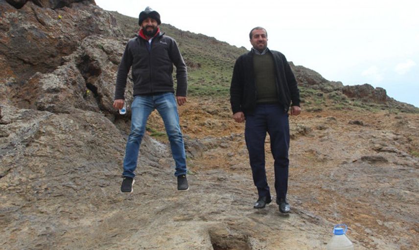 Erzurum'da Şifalı Suyu İçen Zıplıyor