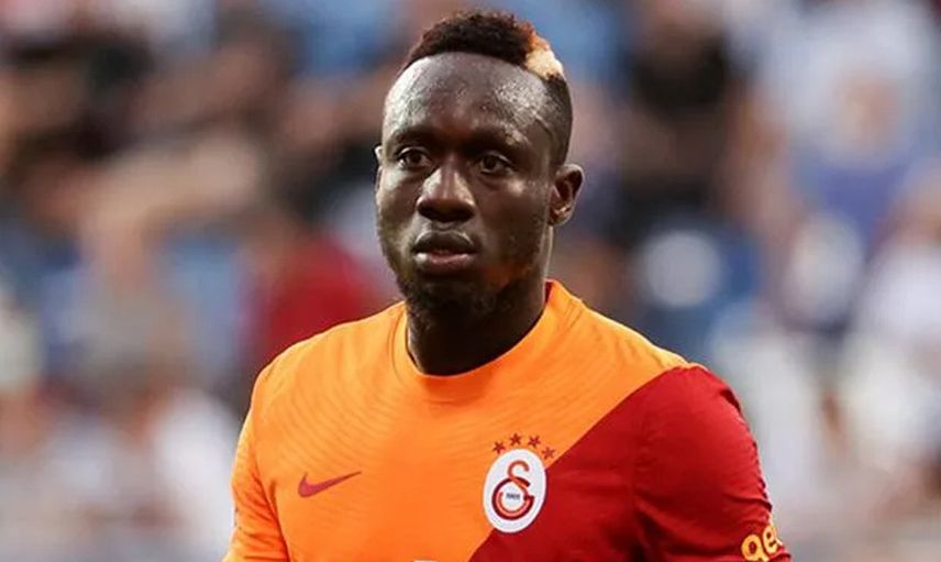 Hangi mevkide oynuyor?