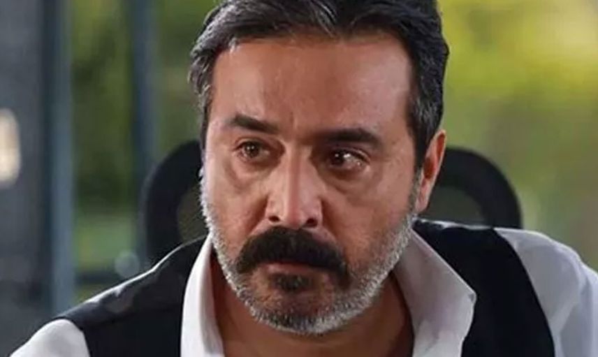 Mustafa Üstündağ çekti eteğini canlı yayında amuda kalktı! 'Her şeyini gördük be adam...'