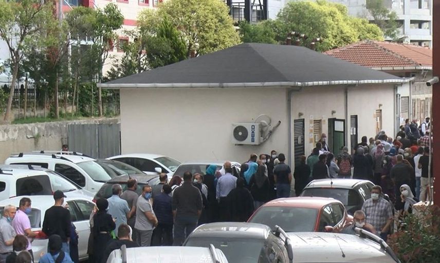 Vatandaşlar Hastanelere Akın Etti! İstanbul'da Uzun Aşı Kuyrukları Oluştu