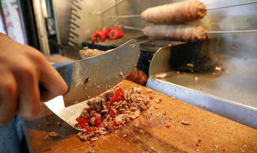 Sıcakta sokakta satılan yiyecek yiyenlerden dikkat: Uzmanından uyarı geldi!