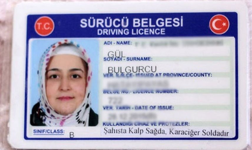 Genç Kadın Ehliyetine Yazdırdığı Yazı ile Gündem Oldu