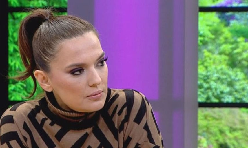 Yaptığı Paylaşım İle Sosyal Medyada Dalga Konusu Olan Demet Akalın, Gelen Yorumlara Ateş Püskürdü