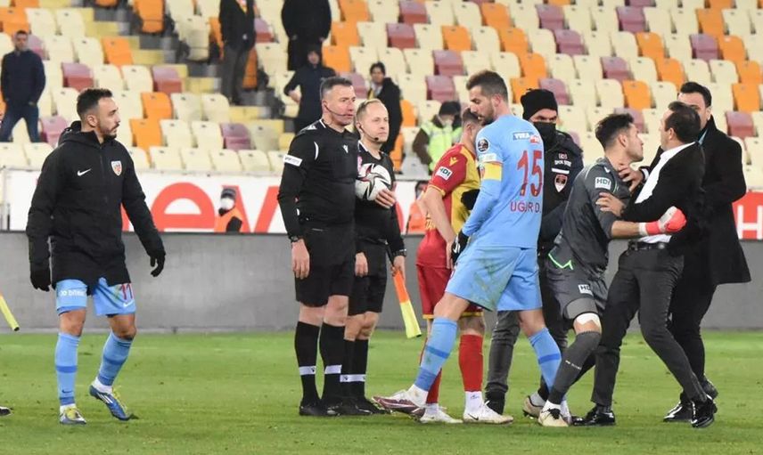 Yeni Malatyaspor - Kayserispor Maçından Sonra Adil Gevrek Hüseyin Göçek'e Saldırdı!