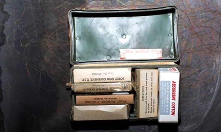 Evinin bahçesinde 50 yıllık sığınak buldu: İçinden çıkanlar ise herkesi hayrete düşürdü